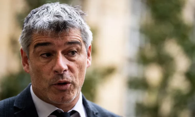 Loi anti-squat : « Ce texte criminalise la précarité », juge le sénateur écologiste Guillaume Gontard