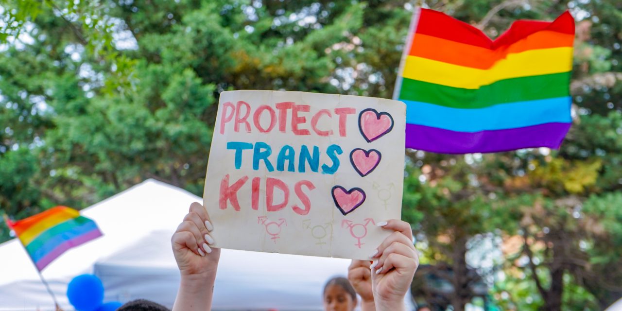Proposition de loi transphobe adoptée au Sénat : une atteinte inacceptable aux droits et à la santé des mineur.es trans