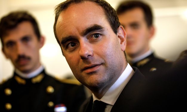 « La survie du gouvernement ne règle pas la crise de la Ve République » – Ma réaction à Sébastien Lecornu