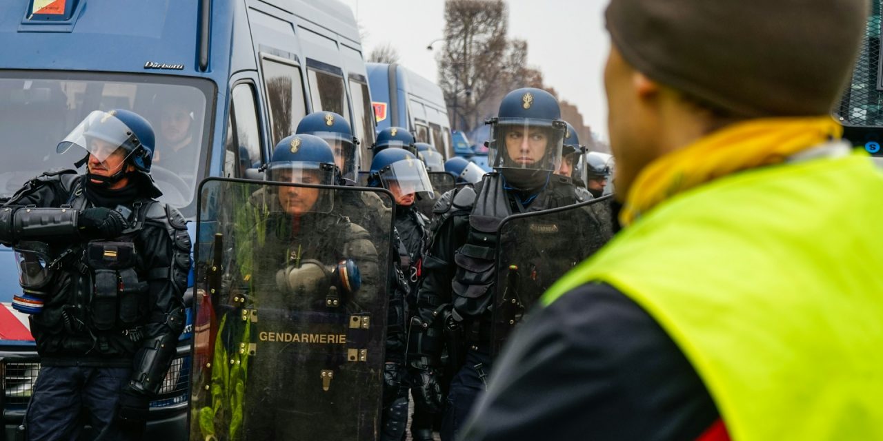 Démocratie ou fascisme : Sébastien Lecornu doit choisir